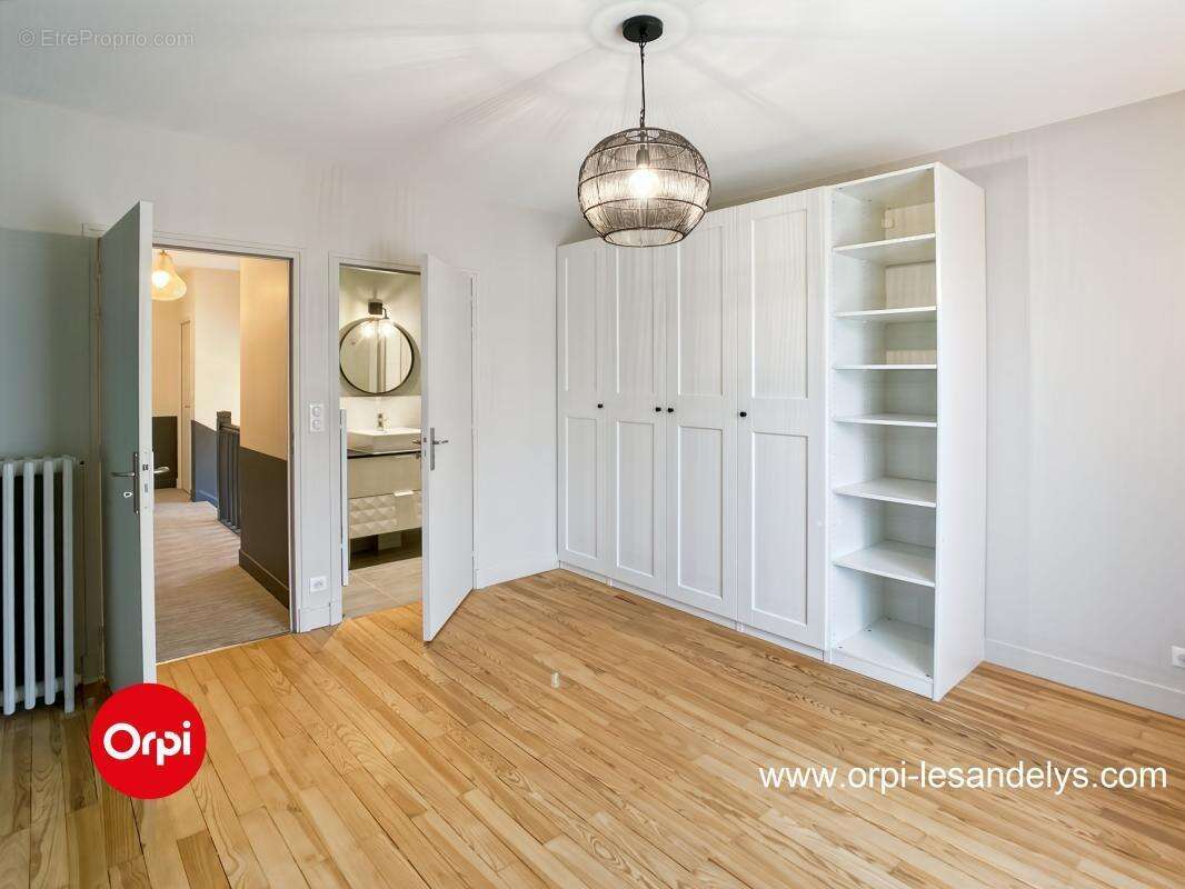 Maison de caractère entièrement rénovée - À Vendre 4 chambres - Bureau - Jardin - photo 22