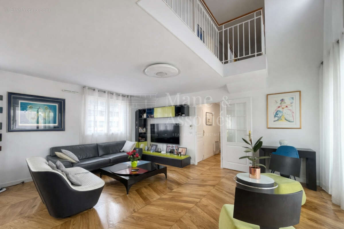 Appartement à COURBEVOIE