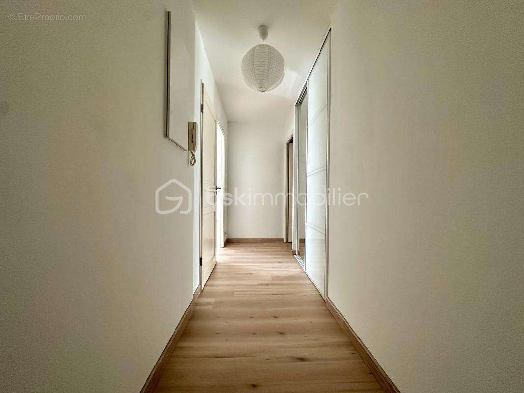 Cergy-le-Haut – 3 pièces 65 m², balcon, parking, gare à pied, DPE C - photo 4