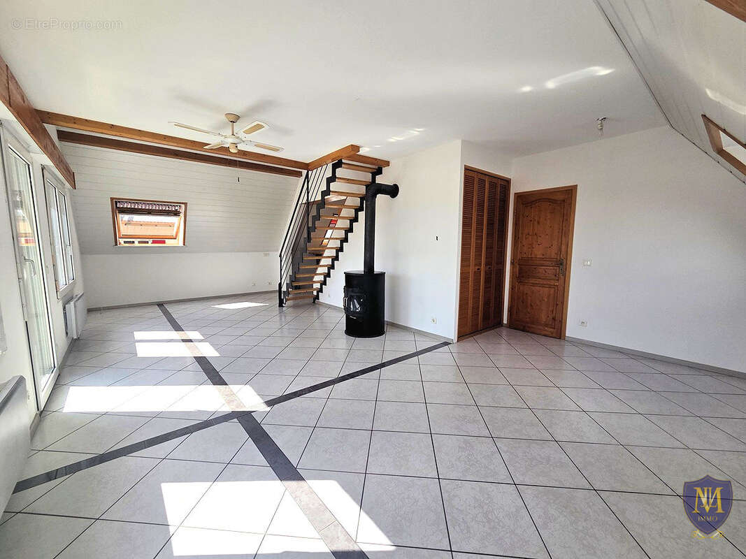 Blotzheim avec vue dégagée grand 2/3 pièces en duplex de 74 m2 avec balcon - photo 4