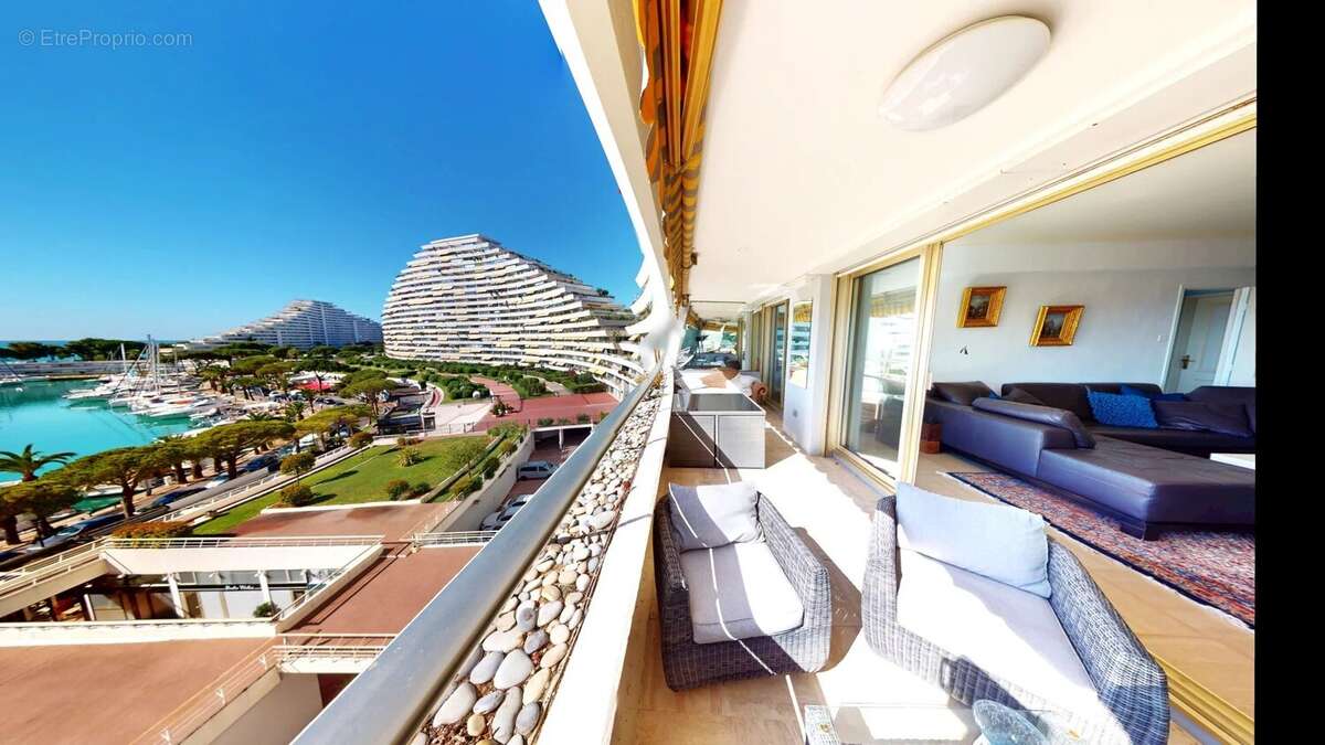 Appartement à VILLENEUVE-LOUBET