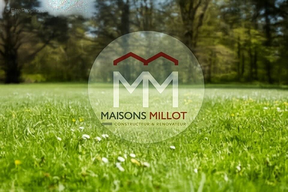 Terrain à SAINT-JUNIEN