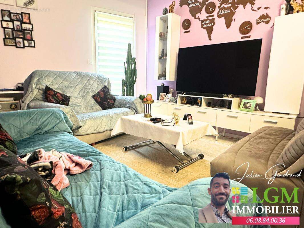 Appartement à UCHAUD