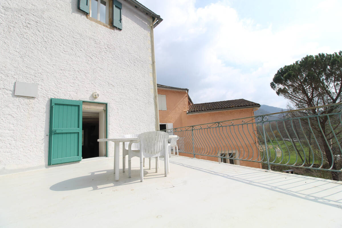 Maison à SAINT-SERNIN-SUR-RANCE