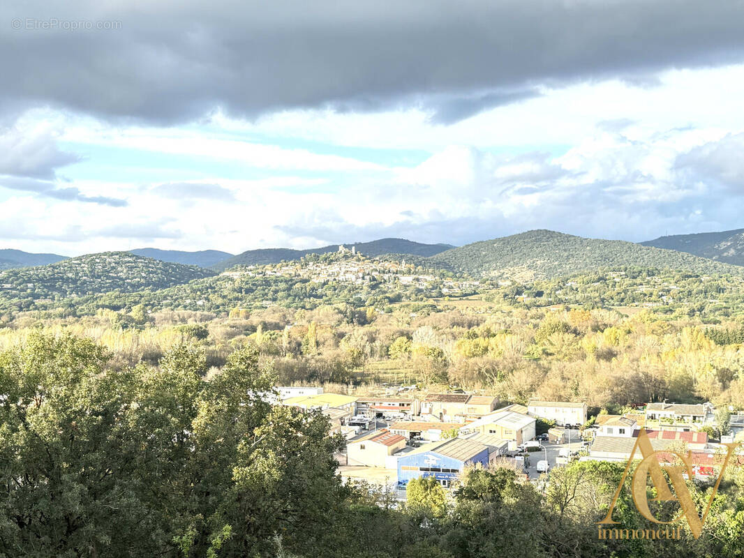 Superbe T3 traversant vue imprenable sur Grimaud 1 - Appartement à COGOLIN