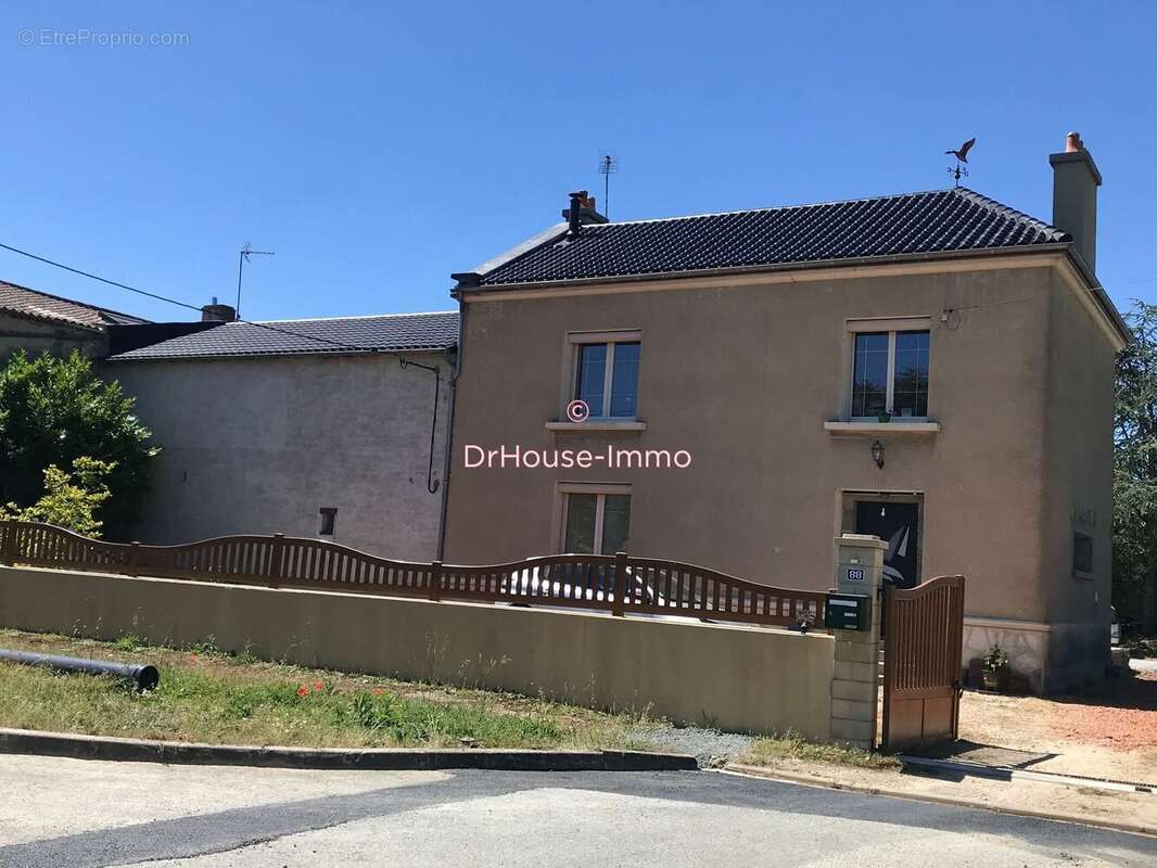 Maison à CHARRAIS