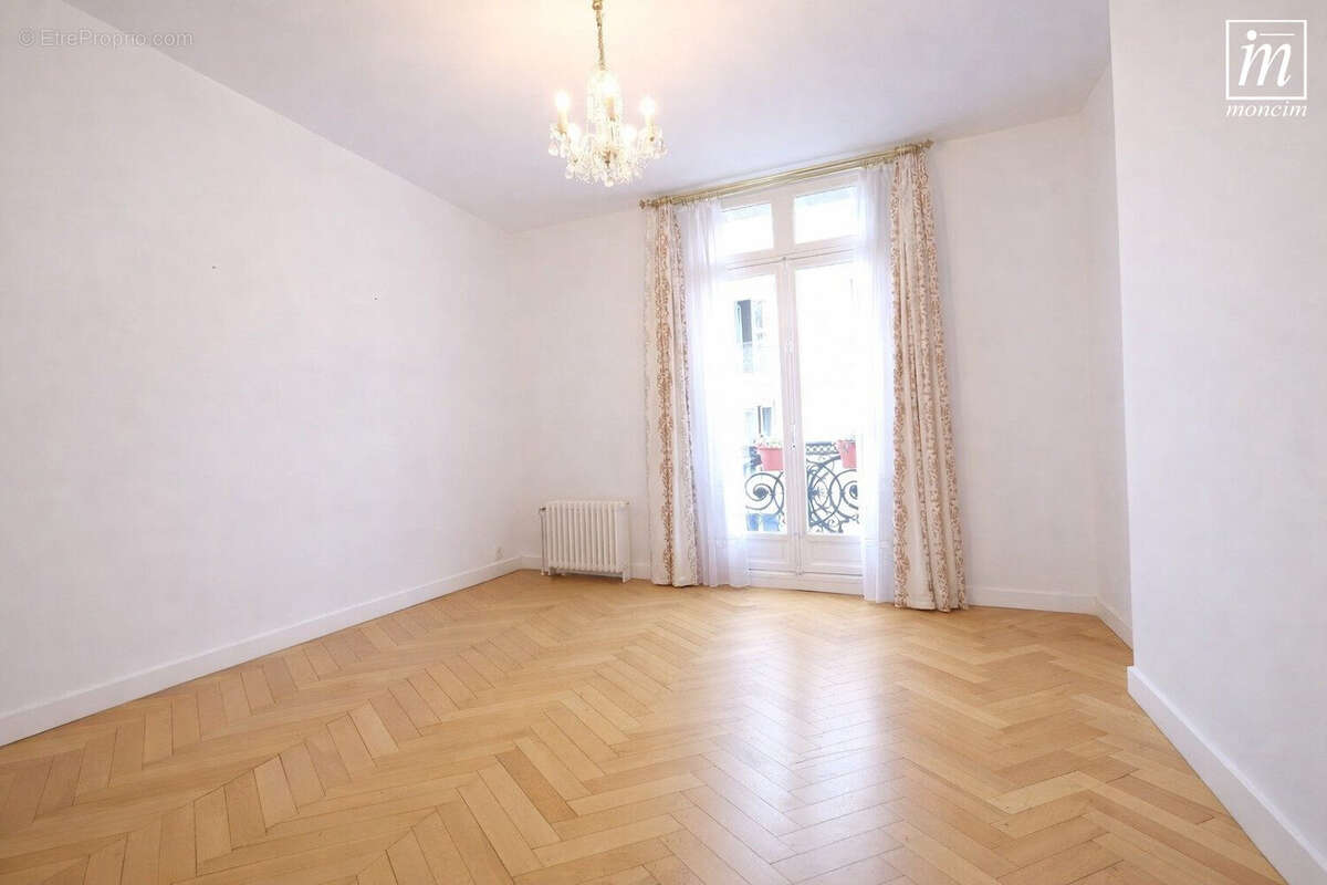 Appartement à PARIS-8E