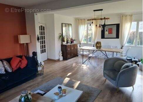 Maison à SAINS-EN-AMIENOIS