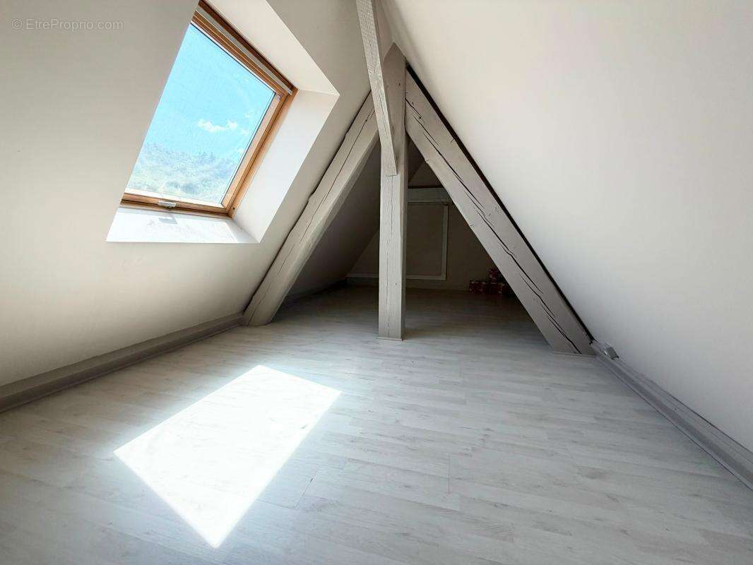 Appartement de caractère – 3 chambres – cave - centre ville - photo 7