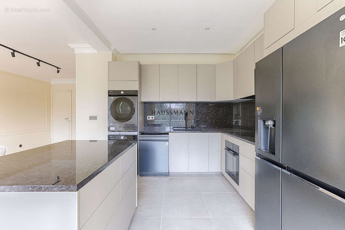 Appartement à NEUILLY-SUR-SEINE