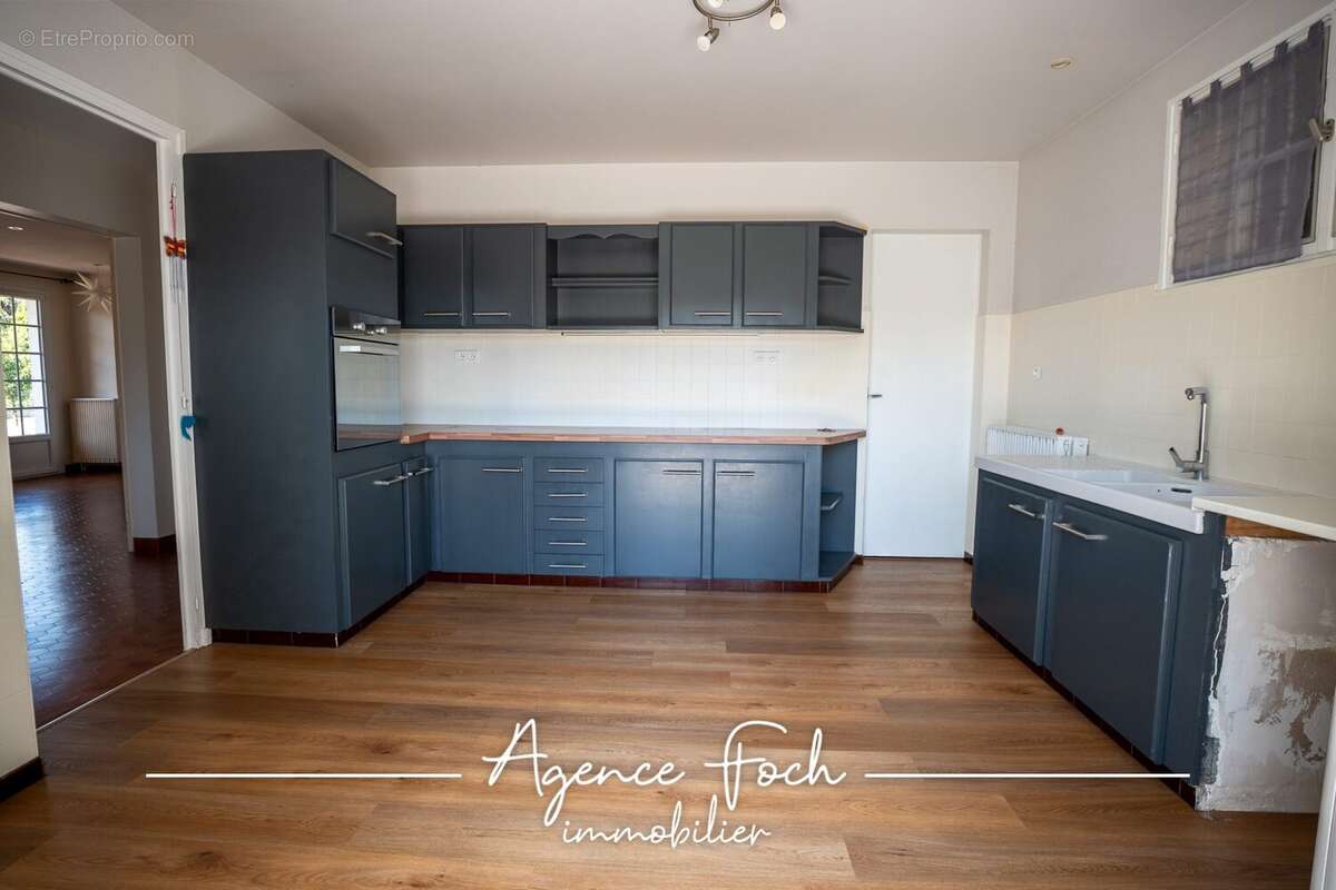 Maison 268 m² à Tarbes  - photo 2