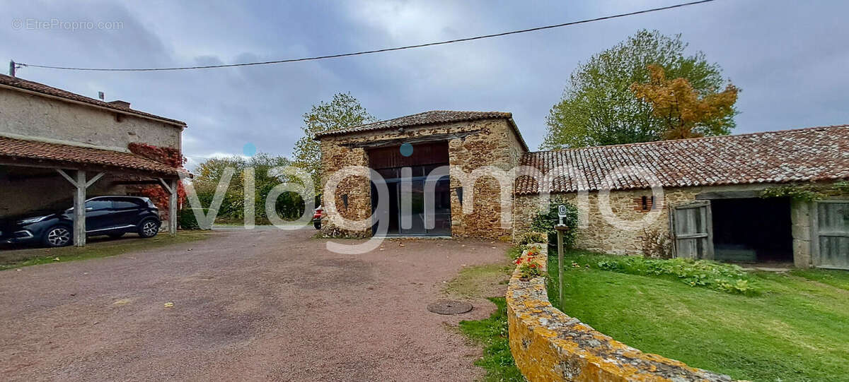 Maison à NUEIL-LES-AUBIERS