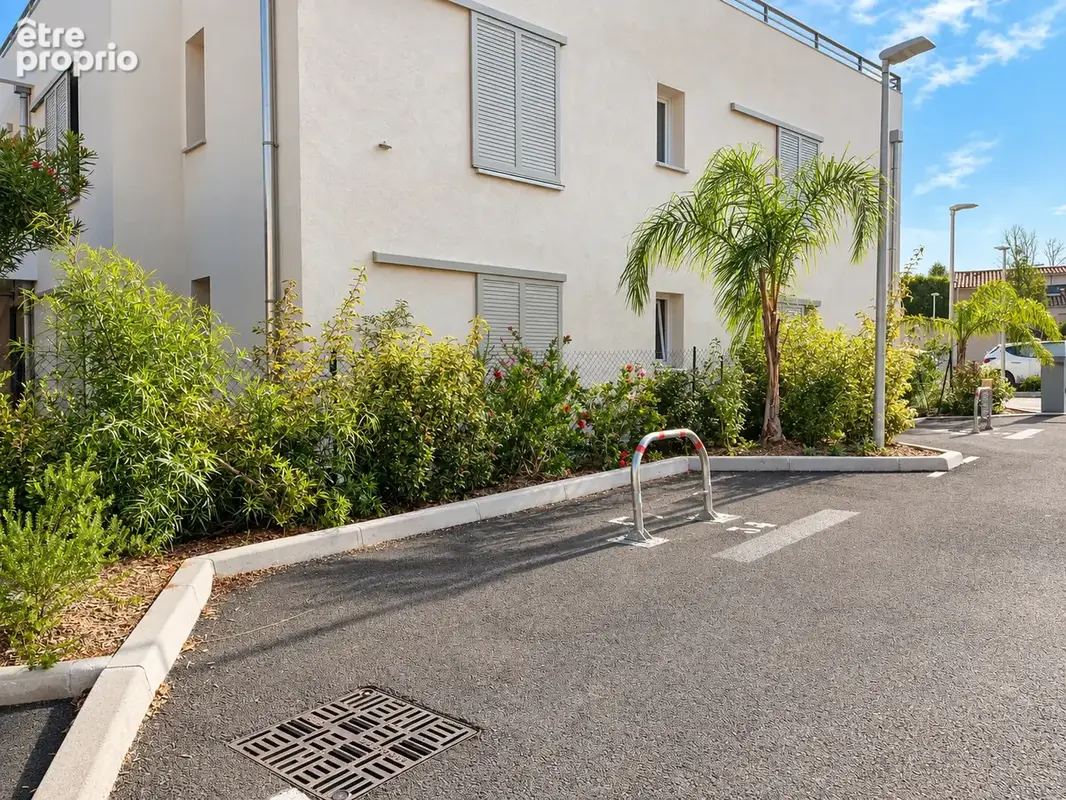 Parking à SIX-FOURS-LES-PLAGES