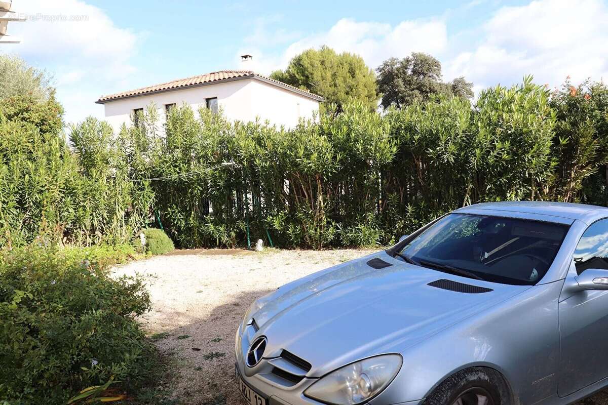 Maison à SAINT-CYR-SUR-MER