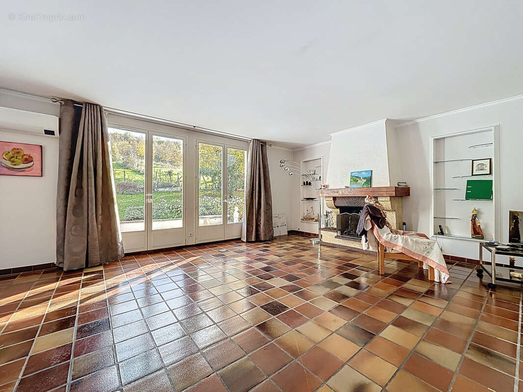 Maison à LISSAC-SUR-COUZE