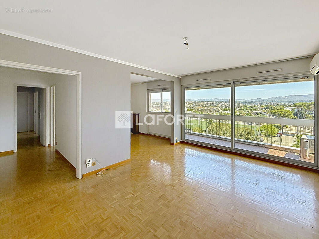 Appartement Marseille 4 pièce(s) 75 m2 SAINT TRONC Résidence le FONTENOY. - photo 2