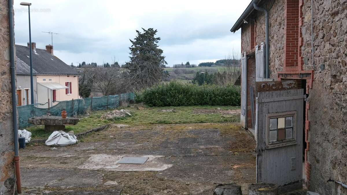 Maison à ROUSSILLON-EN-MORVAN