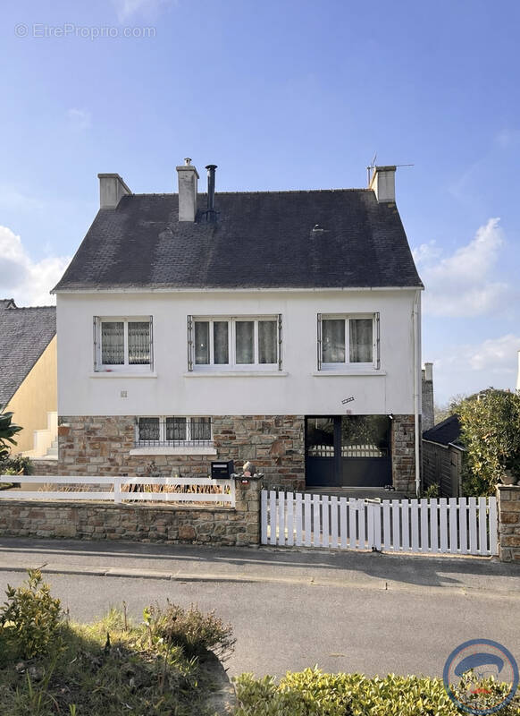 Maison à LOCRONAN