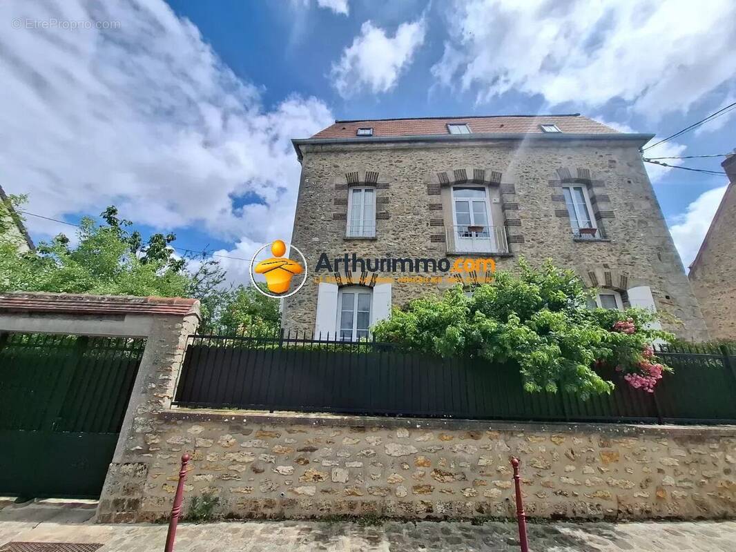 Maison à ROZAY-EN-BRIE