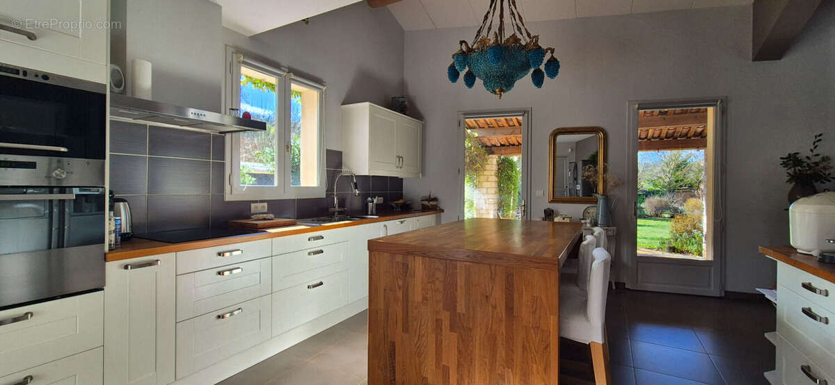 Propriété 220 m2 sur 2274m2 de terrain prés de Goudargues - photo 2