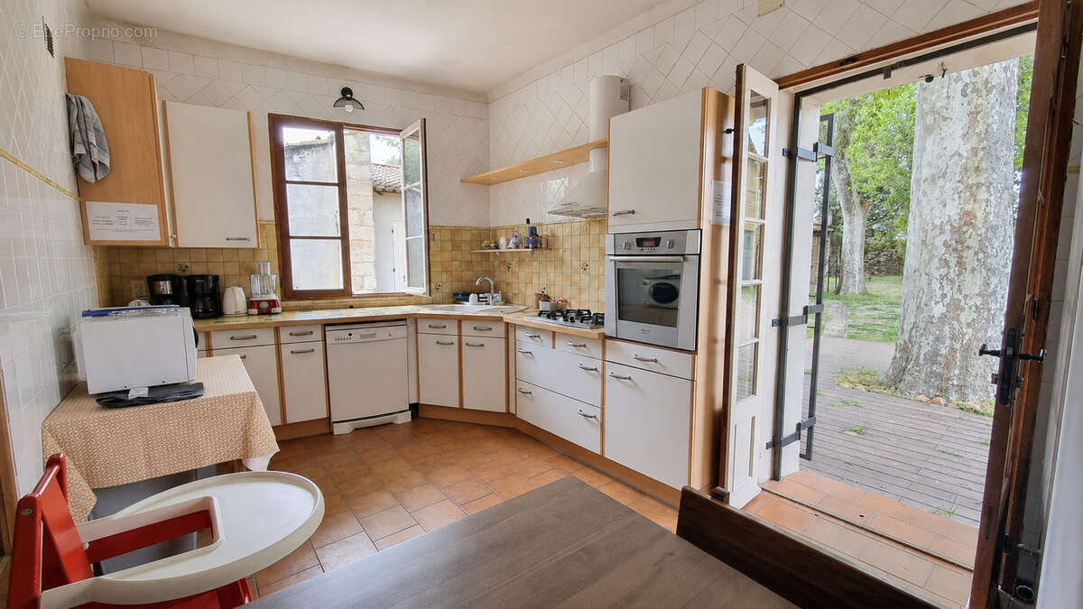 Ensemble immobilier de 281 m2 habitables et 740 m2 de bâtiments annexes - photo 10