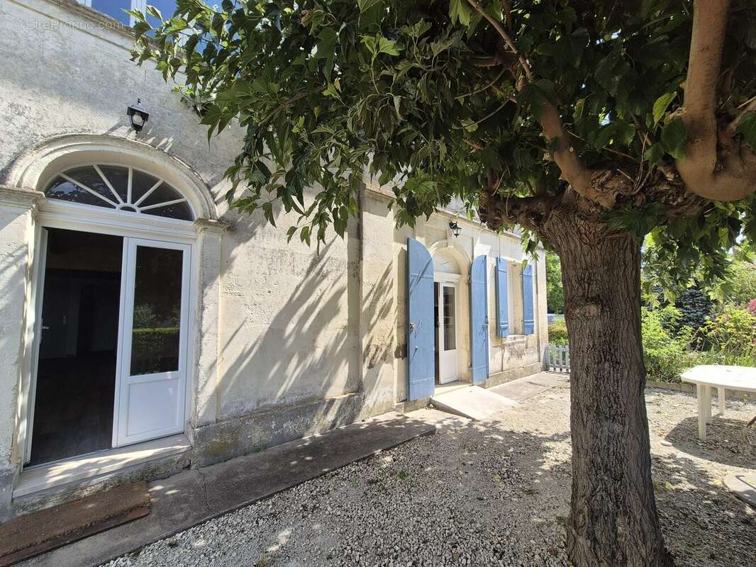 Maison 190 m² à Sainte-Terre  - photo 3