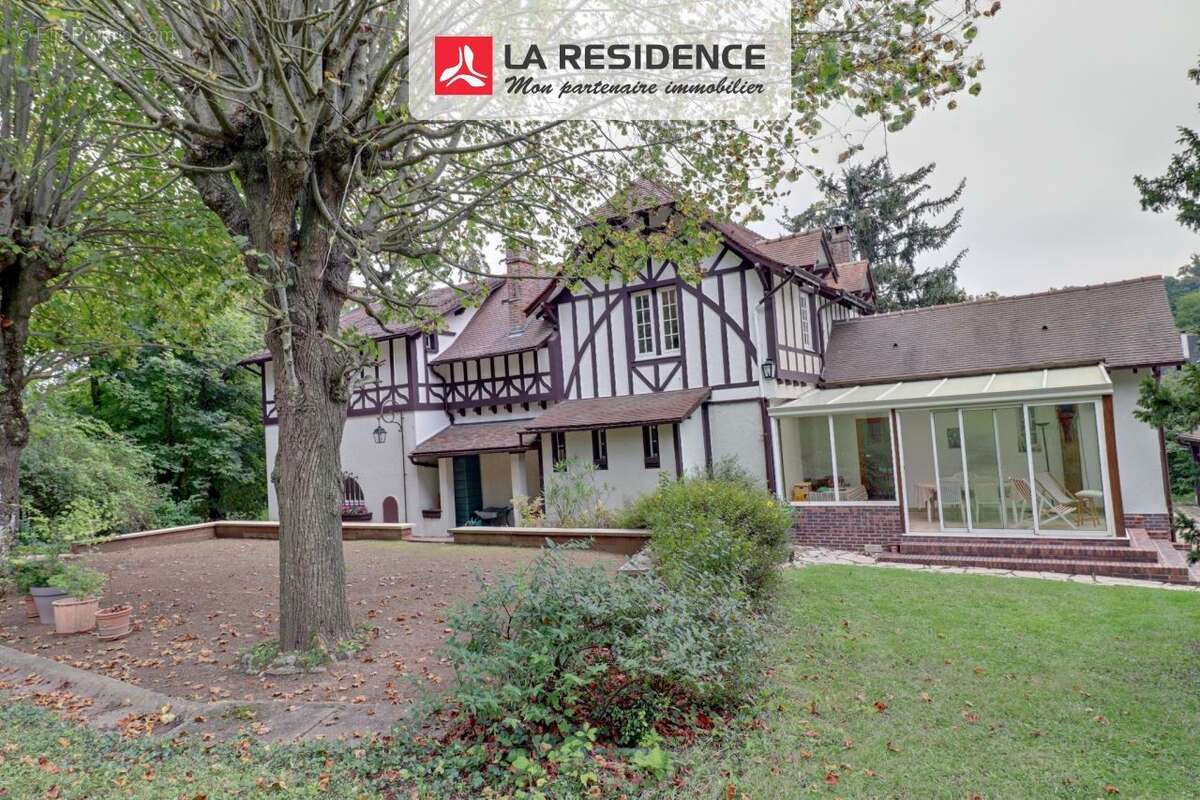 Maison à OINVILLE-SUR-MONTCIENT