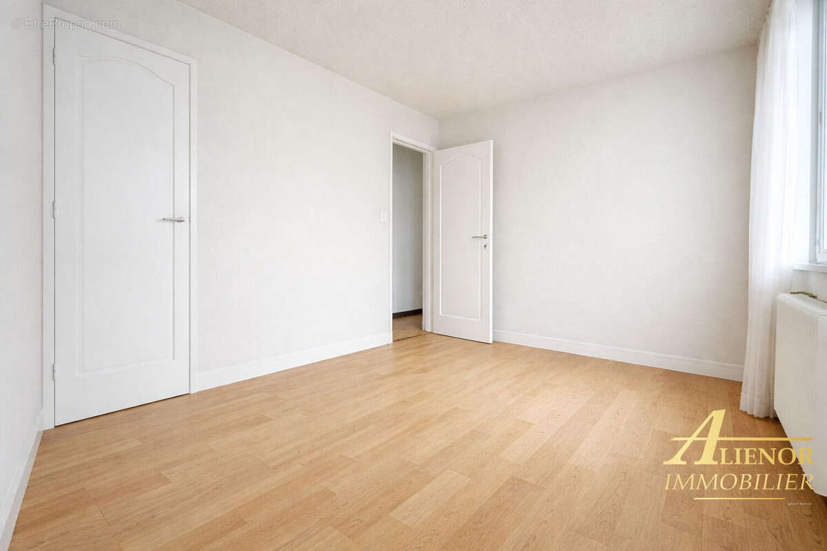 Maison à SAINT-LEON-SUR-L'ISLE