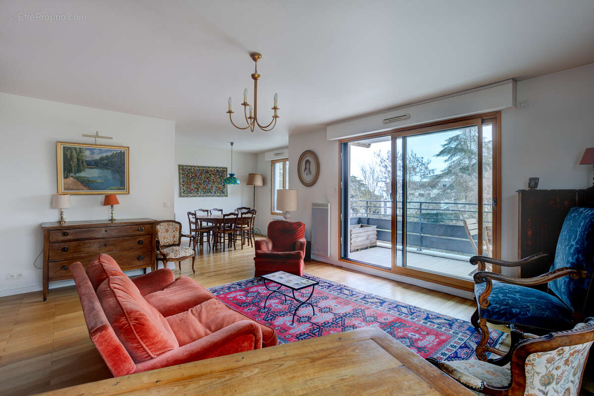 Appartement à VILLE-D'AVRAY