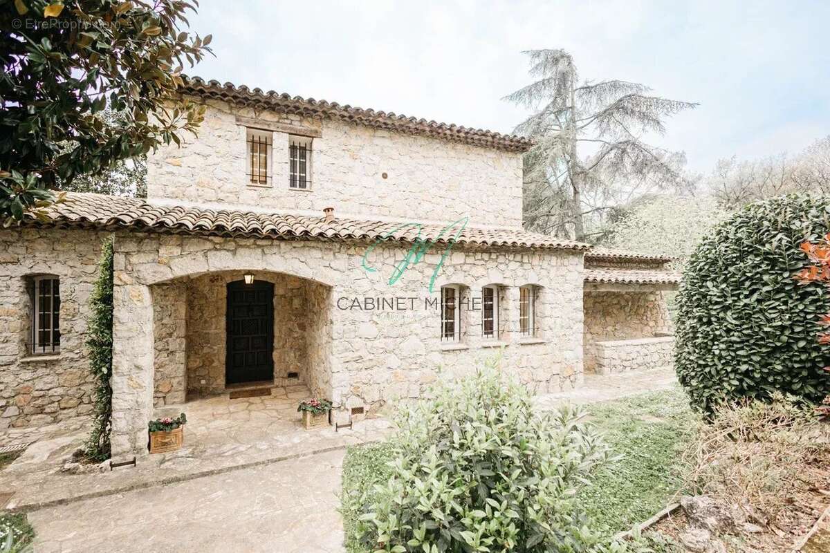 Maison à ROQUEFORT-LES-PINS