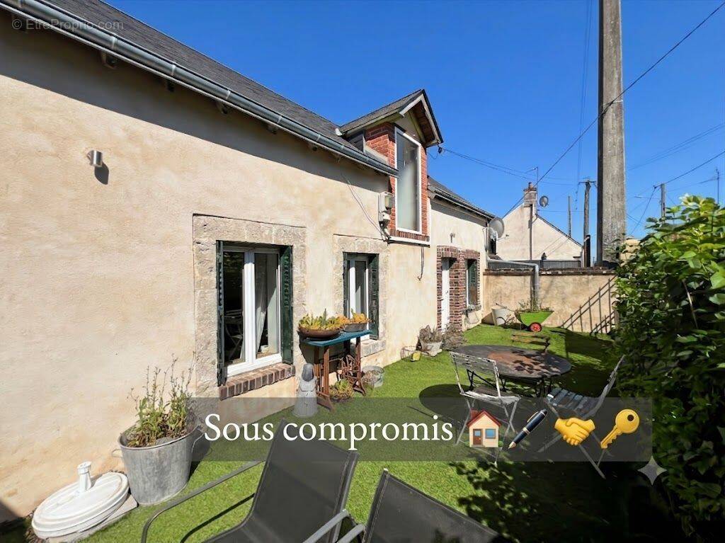 Maison à VILLENEUVE-SUR-CONIE