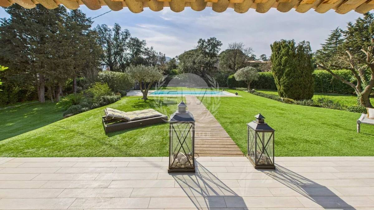 Maison à PLAN-DE-LA-TOUR