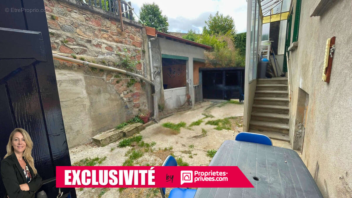 Maison à COURS-LA-VILLE