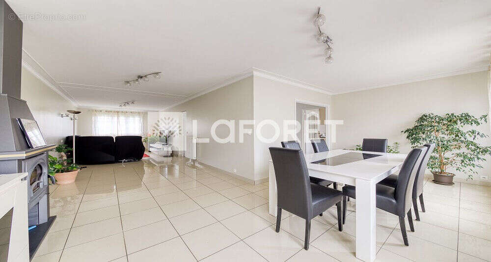 Maison à ROISSY-EN-BRIE