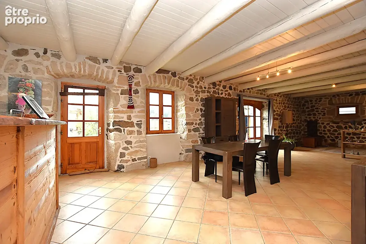 Maison en pierres 225 m² - photo 4
