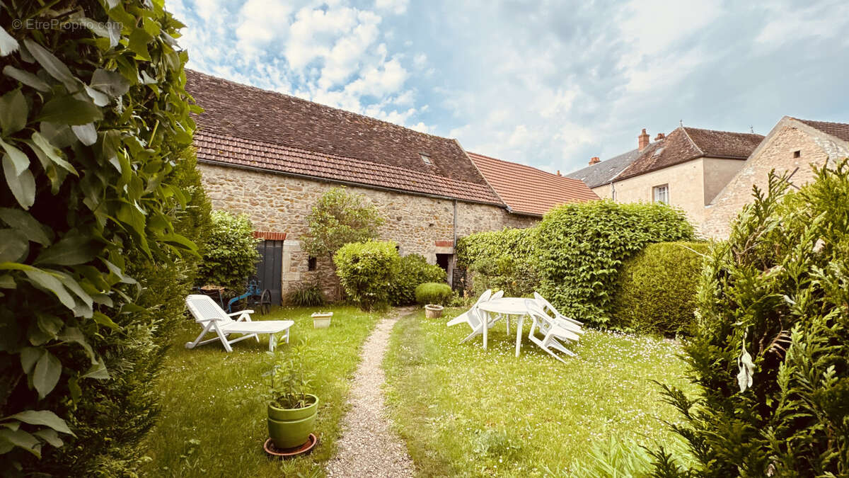 Charmante maison  au coeur de ROUVRAY avec dépendances en très bon état avec jardin d'env. 767 m2 346  500 €. - photo 8