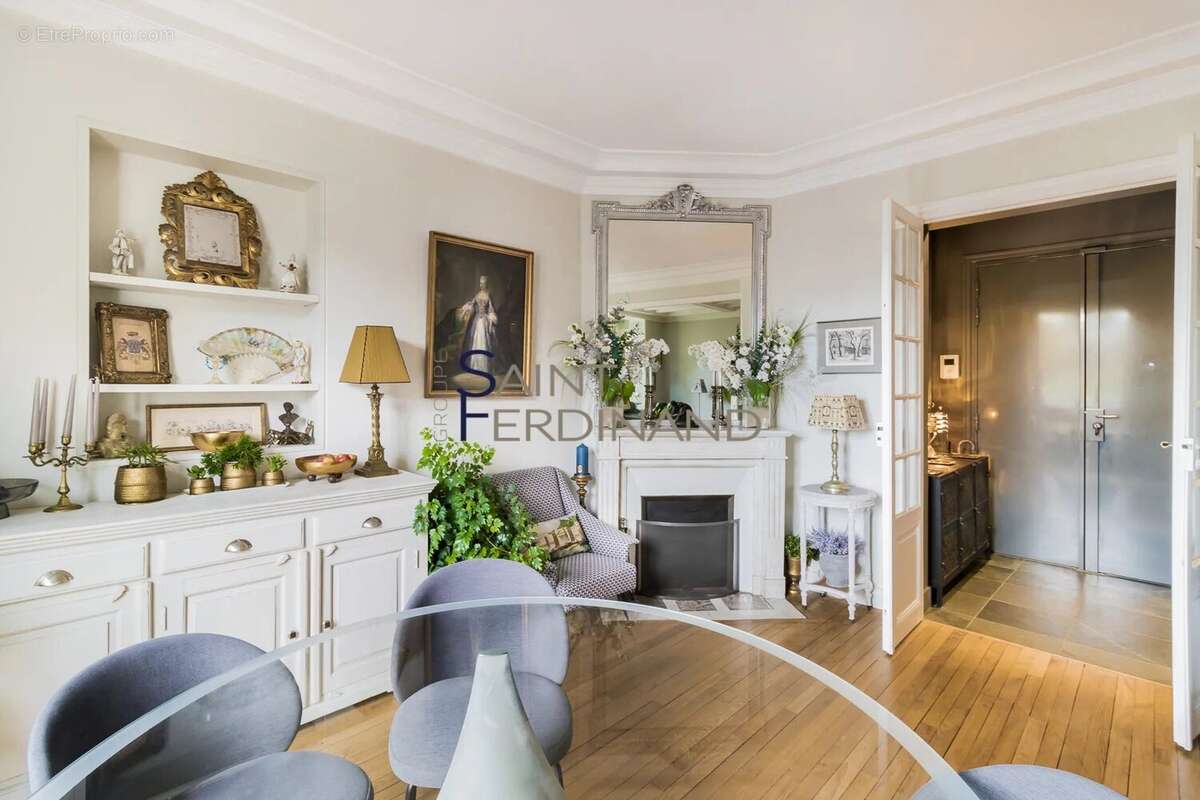 Appartement à PARIS-16E