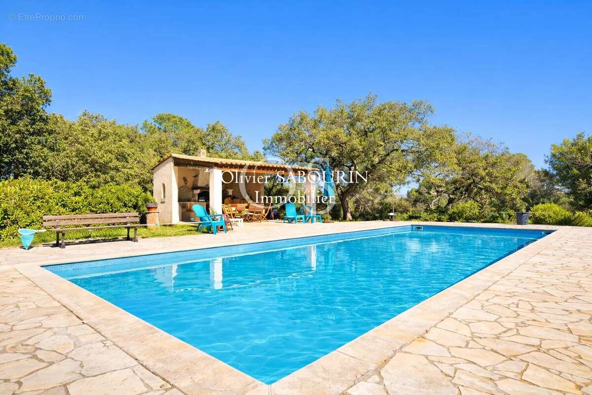 Maison à ROQUEBRUNE-SUR-ARGENS