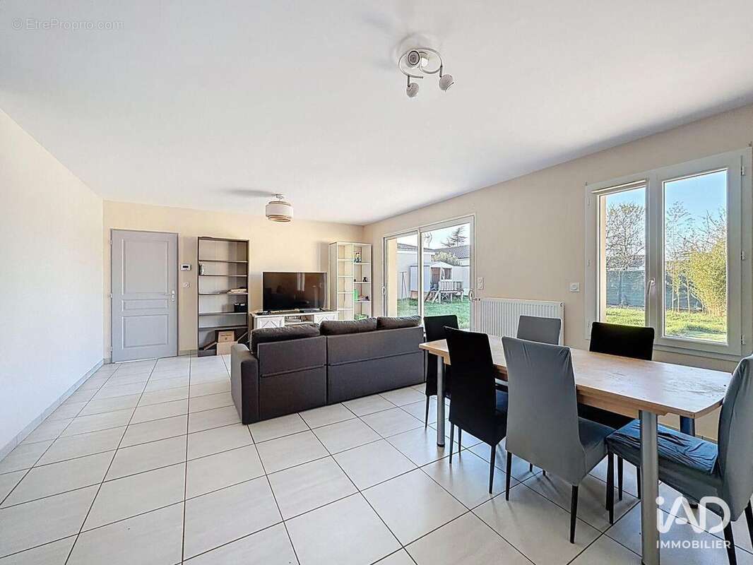 Photo 2 - Maison à NEUVILLE-DE-POITOU