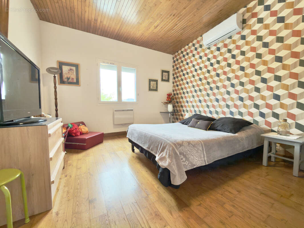 Maison en pierre avec piscine. - photo 11