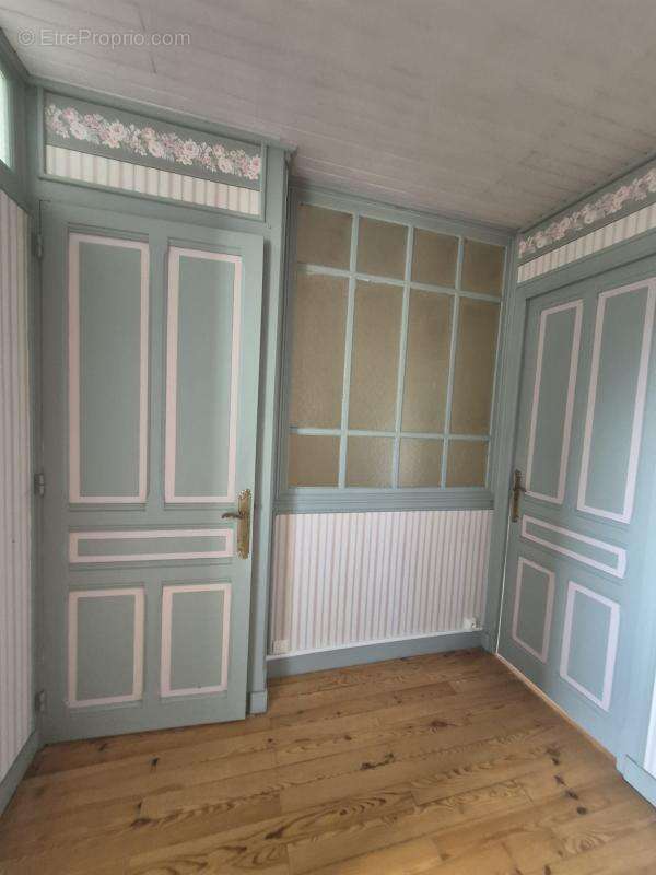 Maison à MONTREAL-LA-CLUSE