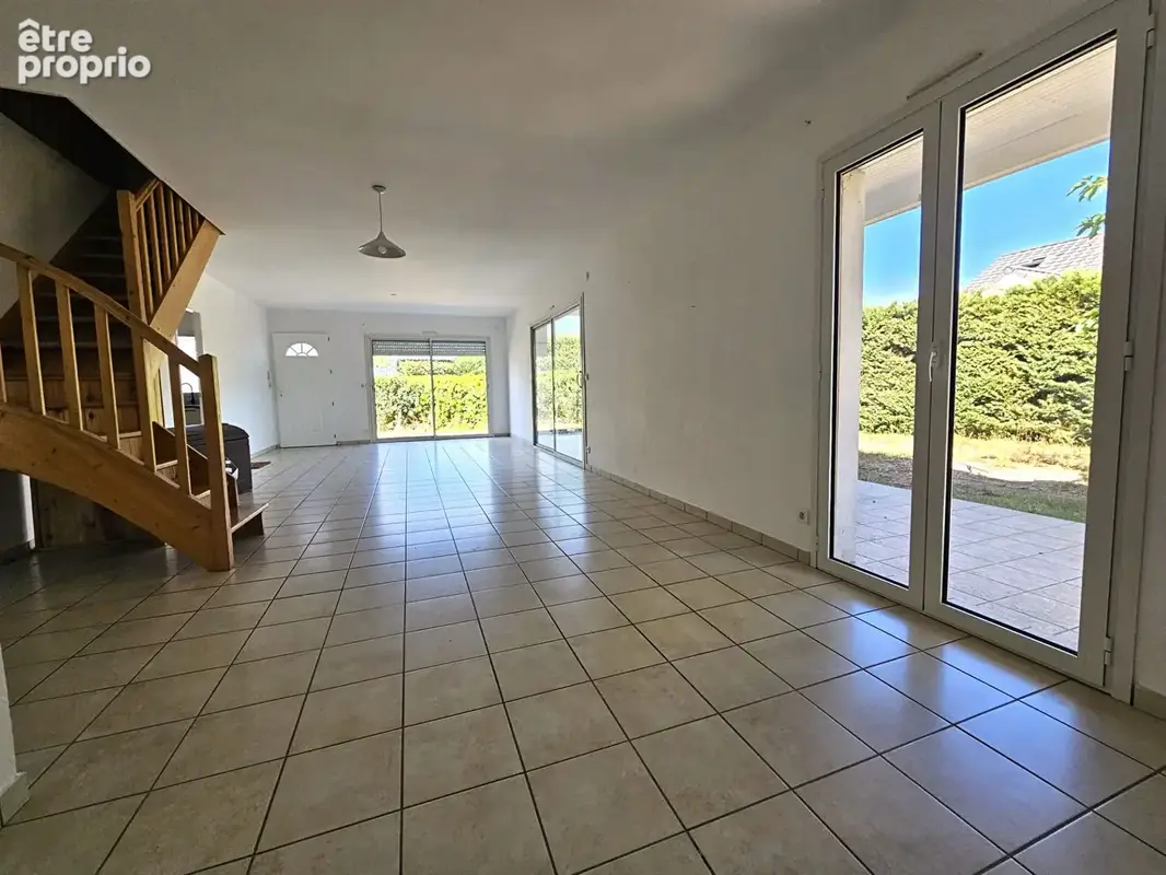 Maison 110 m²  avec 2 chambres, jardin et garage - photo 1