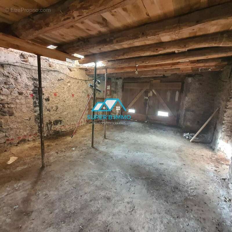 Maison à SIAUGUES-SAINTE-MARIE