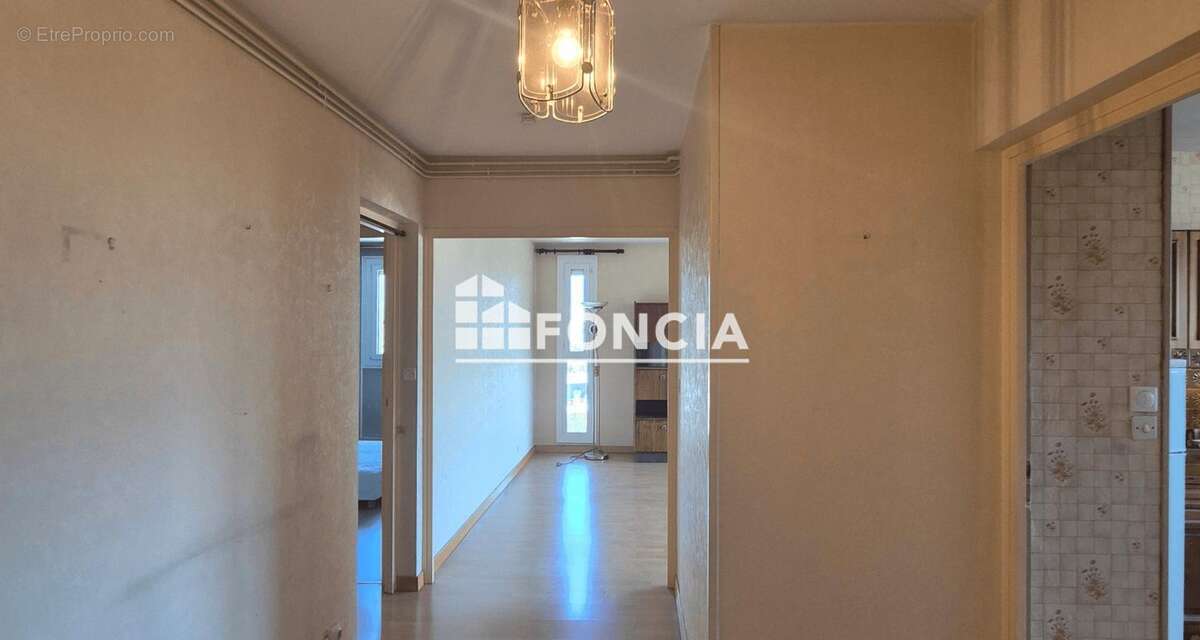 T3 69 m² dernier étage avec ascenseur, vue montagnes, balcon et garage – Échirolles - photo 10