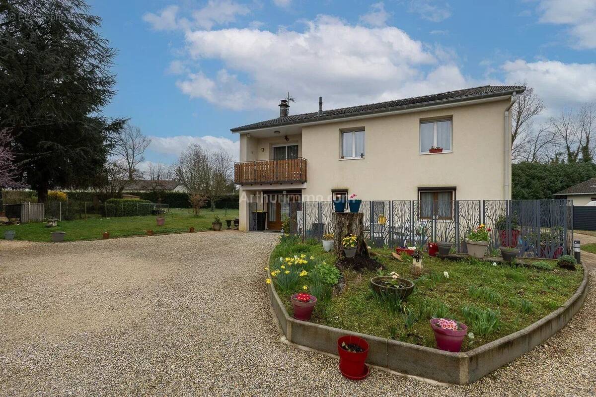 Maison à SAINT-VICTOR-DE-MORESTEL