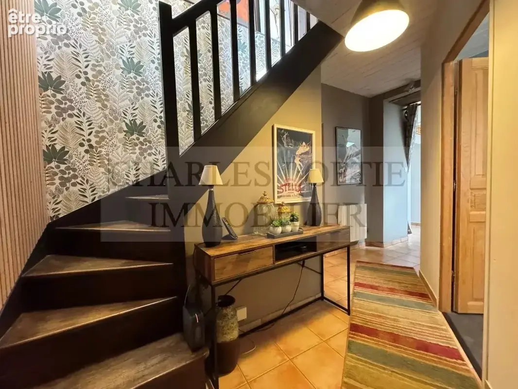 Superbe maison en pierre, piscine sur terrain de 1378 m² - photo 8