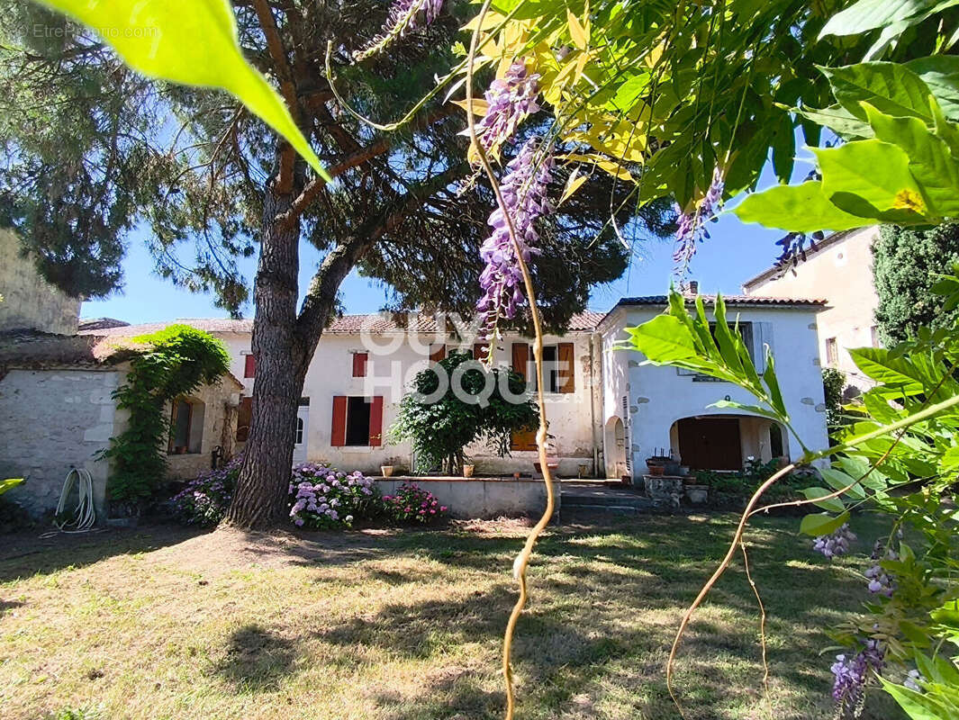 Maison à COUTHURES-SUR-GARONNE