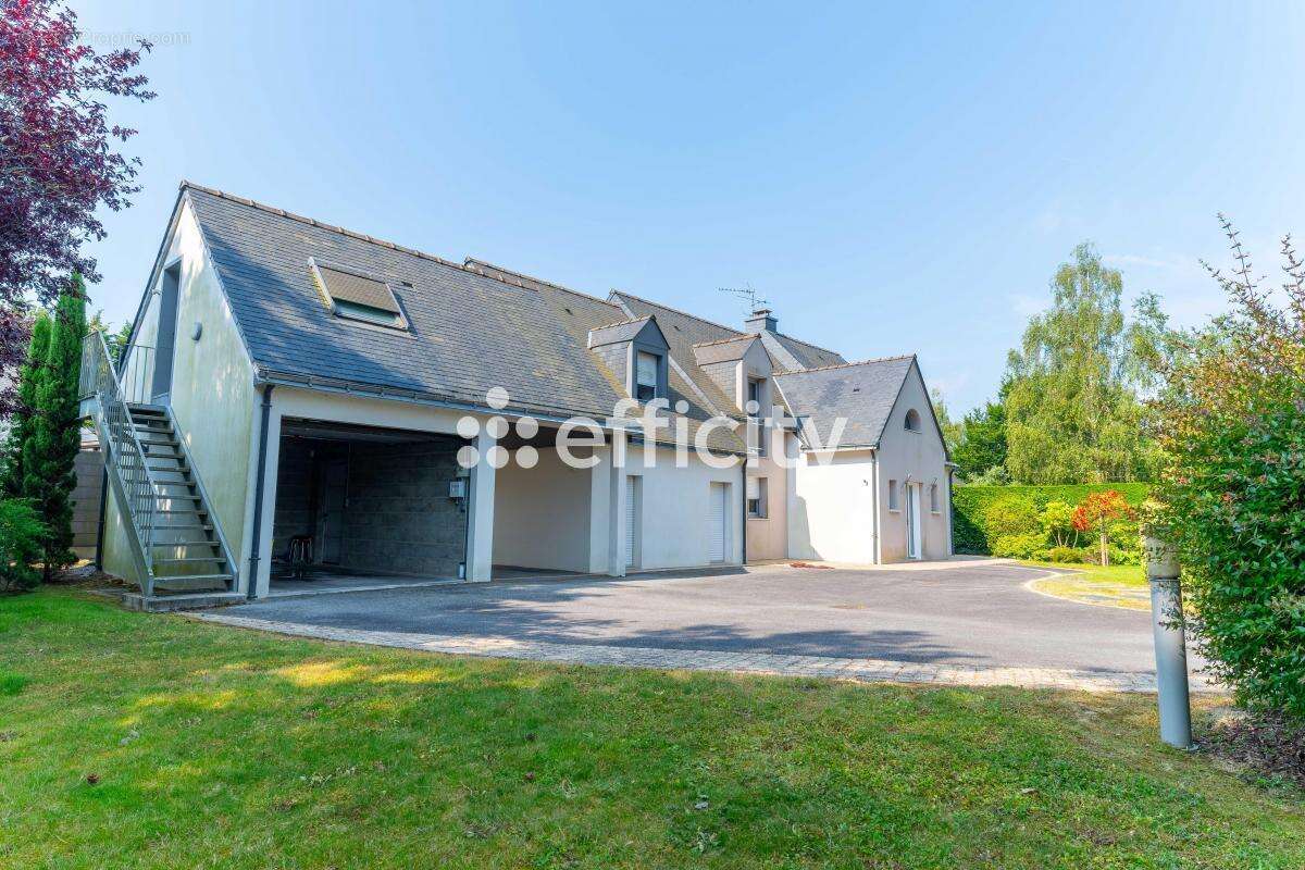 Maison à SAINT-ETIENNE-DE-MONTLUC