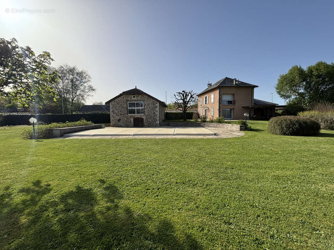 Maison à ARPAJON-SUR-CERE