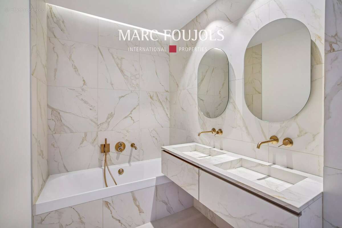 Appartement à PARIS-8E